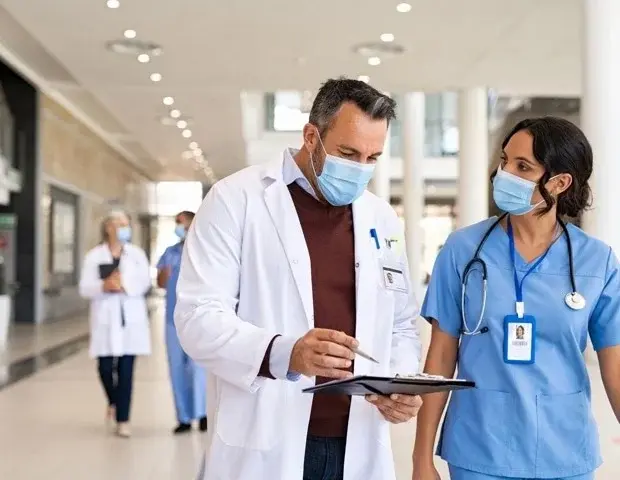 Coridoarele NHS: eticheta care ascunde o criză de siguranță