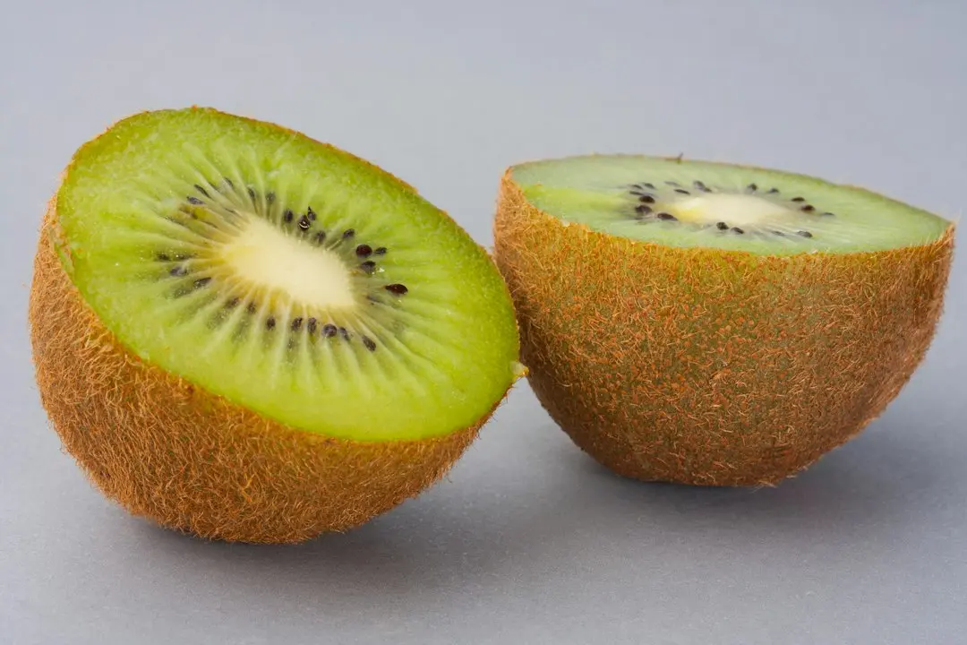 Coaja de kiwi și ananas: Nutriția pe care o arunci la gunoi