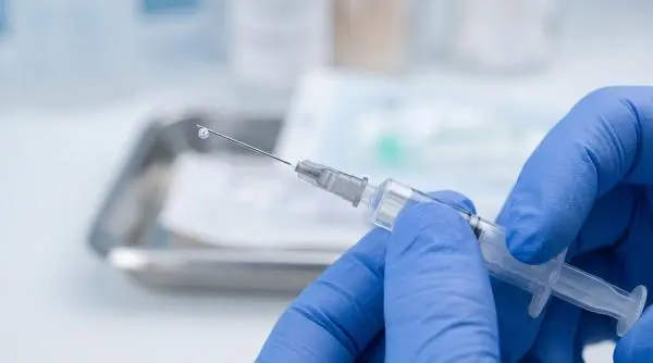 Gripa bate la ușă: 370.000 de doze de vaccin disponibile acum