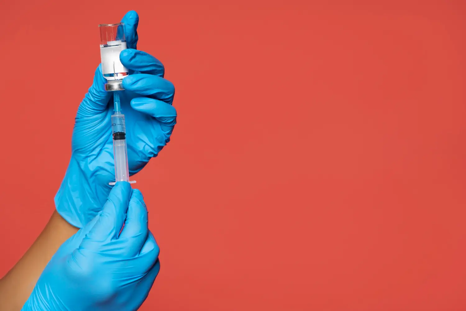 Vaccinul experimental care a redus cu 42% riscul de recidivă la melanom